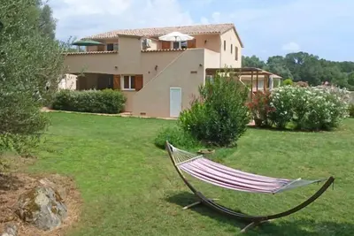 Image de T2 pour 4 pers. au calme avec terrasse et grand jardin, Clim. Wifi.