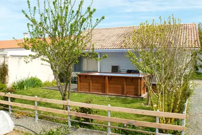 Image de Studio Indépendant sur grand terrain, 2 personnes proche centre ville&plage s