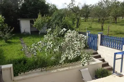 Image de Maison de campagne avec terrasse et jardin clos