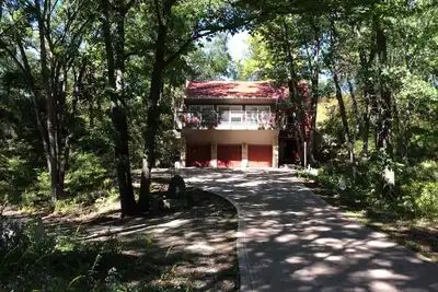 Image de Maison de la région de Grand Bend avec une capacité de 15+ adossée au parc provincial Pinery