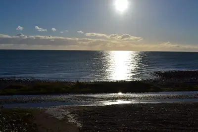 Image de Beach Front Cottage avec vue sur la montagne Ă 5 k de Carlingford