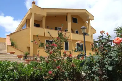 Image de B & B S. Elia chambre Riviera: Jolie Villa ENTOURÉ Dans Parc Historique Dubini