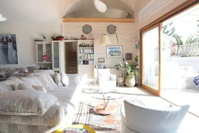 Image de Loft pieds dans l'eau, jouissant d'une vue imprenable sur la méditerranée,