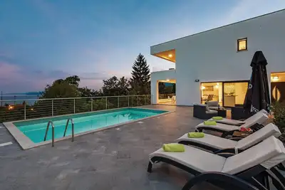 Image de Belle maison à Matulji avec jacuzzi