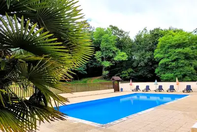 Image de Gîte 2 chambres, 5 à 7 personnes à Sarlat. Piscine chauffée. Wifi gratuit.