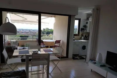 Image de Superbe appartement, terrasse et magnifique vue mer, tennis et piscine, parc