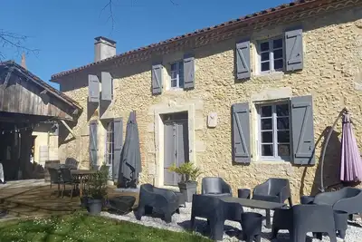 Image de Propriété en pierres 4 clévacances avec piscine sécurisée, et grand confort