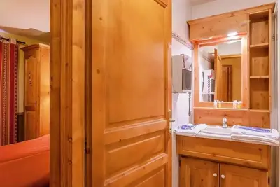 Image de 9-Zimmer-Wohnung für 16 Personen