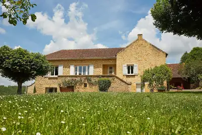 Image de Belle maison en pierres avec ses grands espaces et vos vacances de rêve à Beynac
