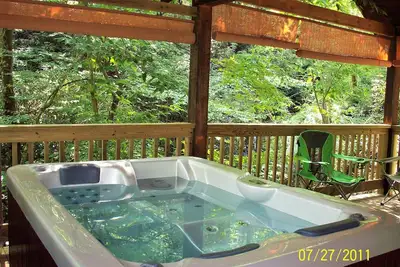 Image de Cabane de lune de miel romantique sur Spring Creek avec bain à remous et anneau de tir à la truite
