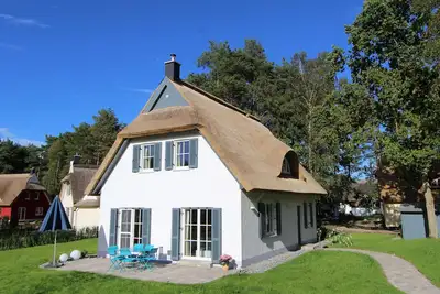 Image de Großzüg. Maison en chaume proche de la plage - sauna Cheminée Wlan - liée. Lits et serviettes inclus