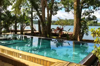Tom's Paradise: River Front View, piscine privée + WiFi gratuit