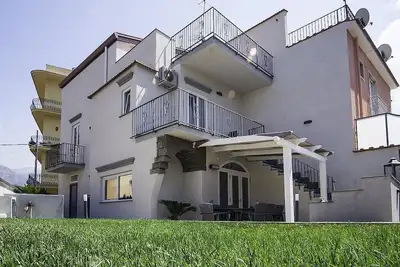 Villa Mira: Villa élégante et accueillante sur trois étages située dans le centre de Sant'Agnello.
