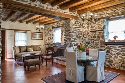 Image de Maison traditionnelle en pierre de luxe Ă Vrasna