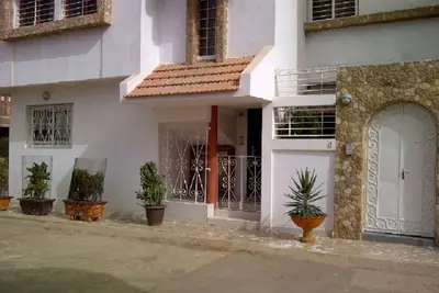 Image de Appartement F2 entièrement équipé - 5 minutes Aéroport Dakar-Yoff