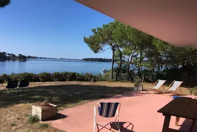 Plain pied avec vue panoramique sur le golfe du Morbihan et accès à la plage