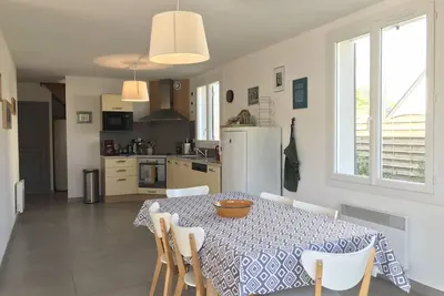 Image de Maison agréable et lumineuse avec jardin exposé au sud à 500 mètres de la mer.