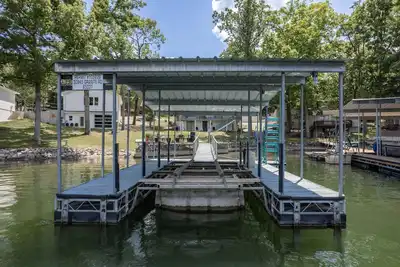 Image de Peaceful Waters / Quaint Lakefront House avec Lakefront Martini Patio
