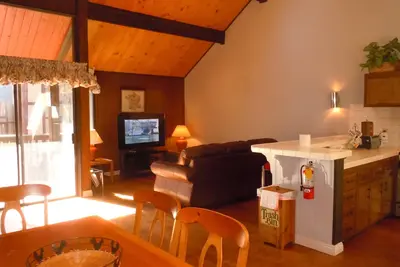 Image de 2. Maison de ville de 5 chambres à la base de la station de ski Snow Summit!