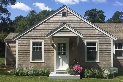 Image de Charmant cottage restauré près de la plage de Nauset, The Summer House