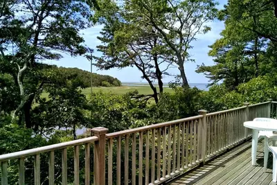 Image de 4bd Beauty - A / C central, grande terrasse, vue imprenable sur l'eau!