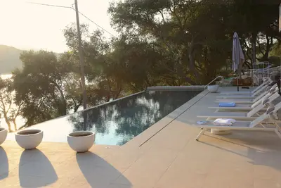 Image de Villa de luxe en bord de mer Ă Kassiopi