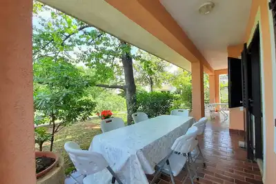 Apartment Cherry with spacious terrace & Wi-Fi