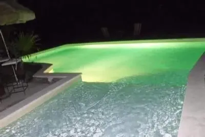 Image de Mas Provençal 210m2 climatisé Alpilles et Lubéron calme piscine privé 2 hectares
