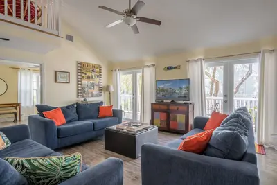 Image de Le plus grand condo de chantier naval dans l'annexe Truman - plus de deux fois la taille avec un loft!