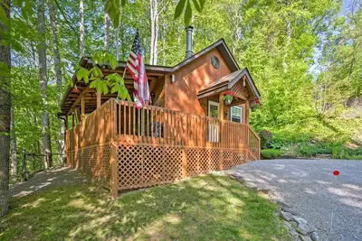 Image de Honeymoon Cabin - 37% de réduction sur le spa Wifi, Puits De Pompiers, ~ A / C ~ Creek, 2 Min De Maggie.
