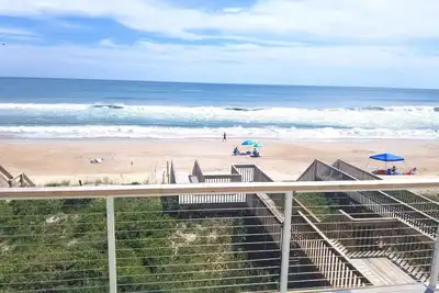 Image de Paradise Revisited-Oceanfront-Sleeps 22-7bd / 5bth + Elevator + 2 Living Rooms