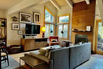 Image de Modern Mountain Get-Away-Wildflower 1 Br + Loft / 2 Ba Condo