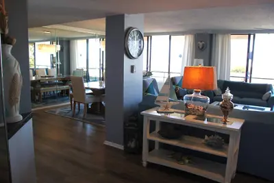 Image de Luxueux condo de 2400 pieds carrés Vues Spectaculaires, balcon de 70 pieds, Wifi Gratuit