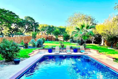 Image de Piscine PRIVÉE & Cabana! Table de billard / grill / spacieux yd! Emplacement Conv! Sleeps 17!