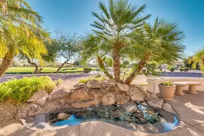 Image de Elégant Desert Living in Pebblecreek Resort, Parcours de golf \/ Lac Lot - Golf Cart