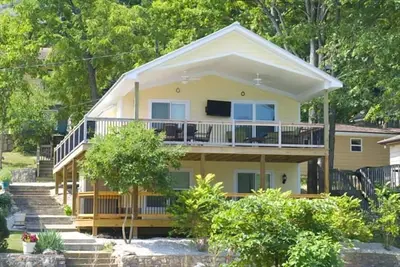Image de Brand New 3br / 2ba Lakefront propriété, comprend Bateau Slip