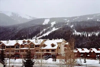 Image de Unité de coin 3 Br / 3 Ba face aux pistes de ski près de River Run Village
