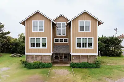 Image de Nouveau En 2018! Belle maison en face de Silver Lake sur le Berkley Estate