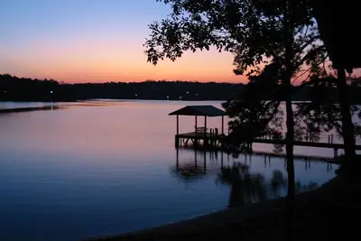 Image de Summer Haven at Lake Martin  3 Bedroom. 3 Full Baths. Beach