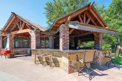 Image de 117 Acre Farm Retreat à North Fort Worth - Sanders Hitch