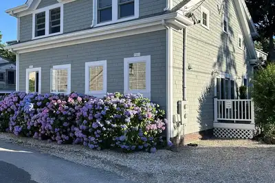 Image de West End Modern Townhouse, parking, promenade à la plage de moules, Boatslip & Liz's Cafe