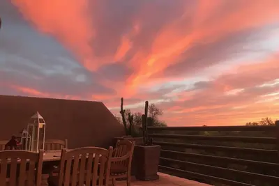 Image de Scottsdale / Troon North Golf Resort Living, 3 chambres / 3 sdb avec ascenseur, coucher de soleil