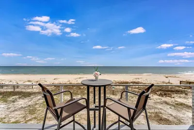 Image de Ocean Front! Bassin! Reserve Maintenant! Magnifique à l'intérieur, à pied des magasins et des restaurants