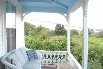 Image de Snave: une ancienne maison de Sea Captain avec vue sur l'océan à Louer