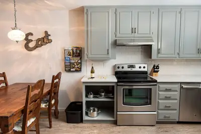 Image de Park Street Guest Cottage-2 Bd \/ 2 Bth, accessible à pied jusqu'à la rue principale à Carlton.