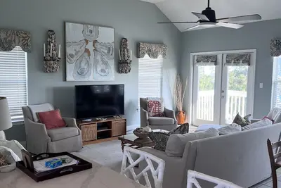 Image de Indian Pass Beach House avec piscine et plage Boardwalk