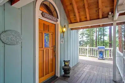 Image de Château Royal Est est un trois niveaux, 2 chambres plus un loft et une unité de 2 salles de bain, duplex