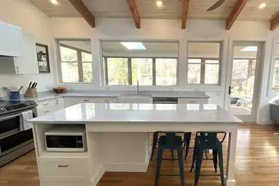 Image de Maison de charme + maison d'hôtes avec climatisation - à pied de la ville et de la plage