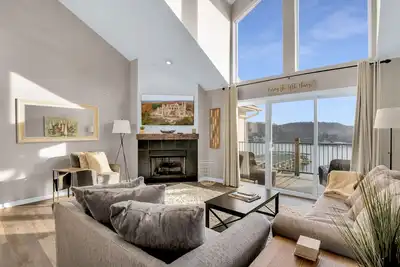 Image de ** Créez des souvenirs avec des prix d'amis! 4bdr / 3ba - 2. 000 m² **