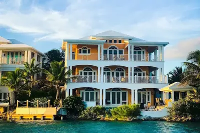 Image de Spectaculaire Accueil Oceanfront sur Great Exuma, aux Bahamas!